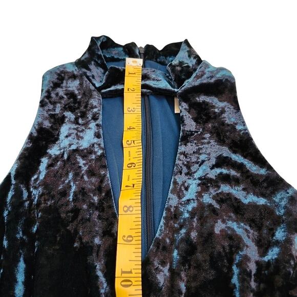 London Times Blue "Crushed Velvet" Choker Neckline With Deep V Dress Size 2 - Picture 10 of 11